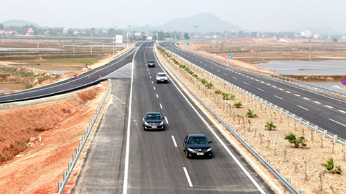Áp dụng 5 mức thu phí trên cao tốc Hà Nội - Lào Cai